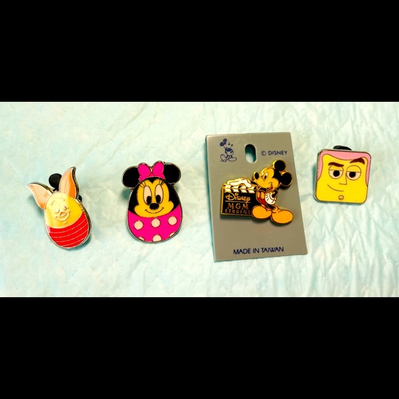 4 Disney pins. Piglet, Minnie Mouse, Micky at Disney MGM Studios, BuzzLightyear